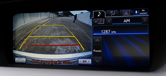 In-dash Reversing camera (RHD)